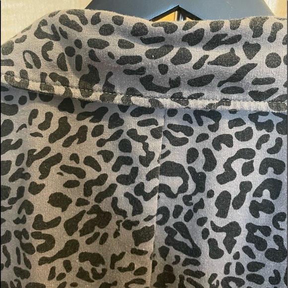 Modmodele Womans Jacket Sz Medium Cheetah Gray Two Button Pockets - Picture 8 of 15